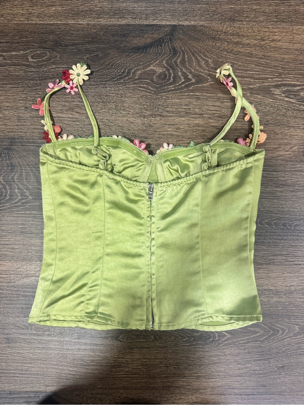 Princess Polly Enchante To Meet You Green Floral Embroidered Satin Cami Top Sz 0 - Picture 13 of 15